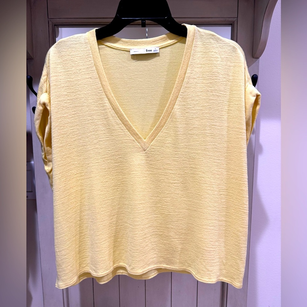 Wilfred free yellow crop sleeve V-neck Tee size S